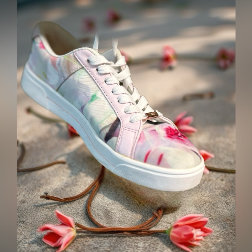TED BAKER ROULLY ORIENTAL BLOSSOM TENNIS SHOES US 7.5 EU 38